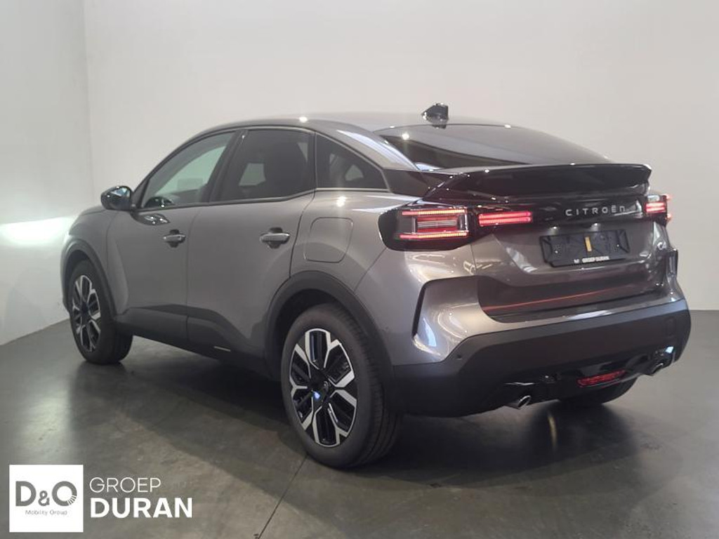 52120426-2.jpg