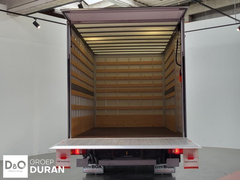 53274936-3.jpg