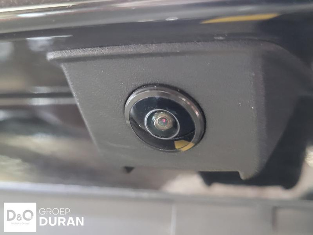 53744301-3.jpg