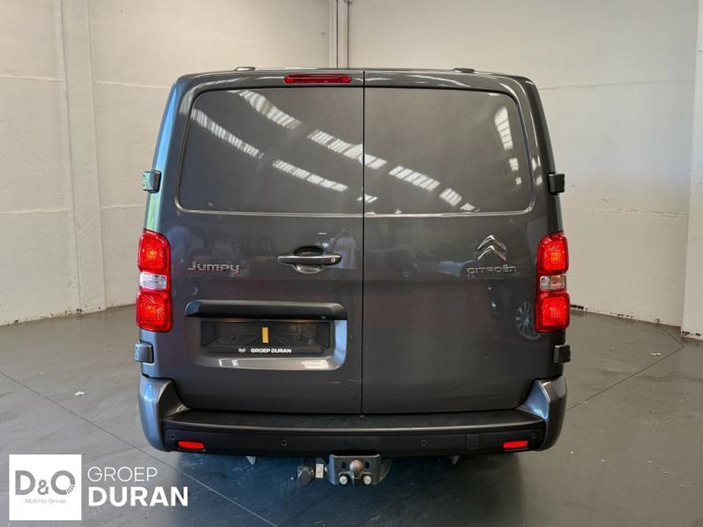 54508439-4.jpg