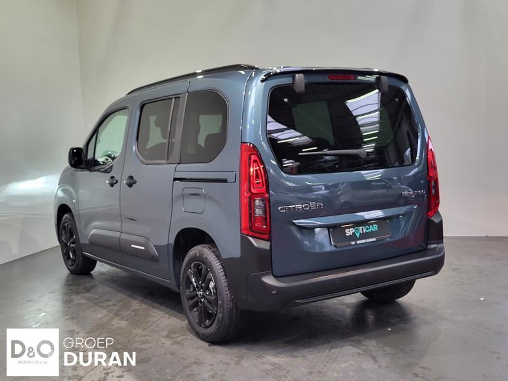 55371994-2.jpg