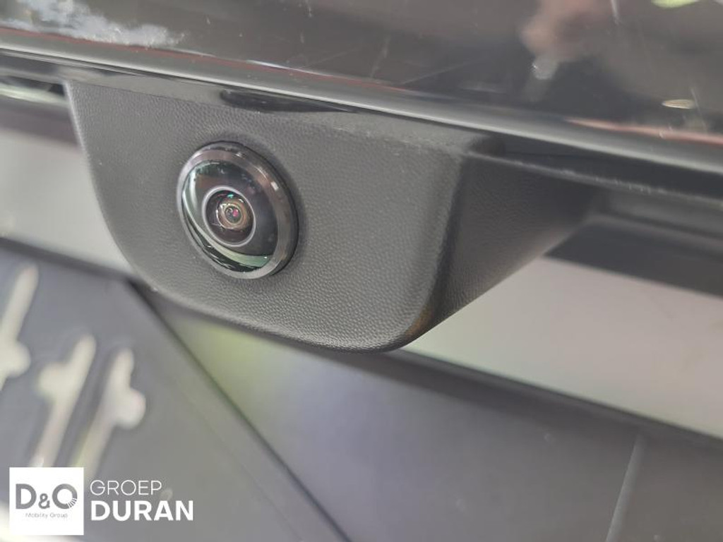 56852704-3.jpg