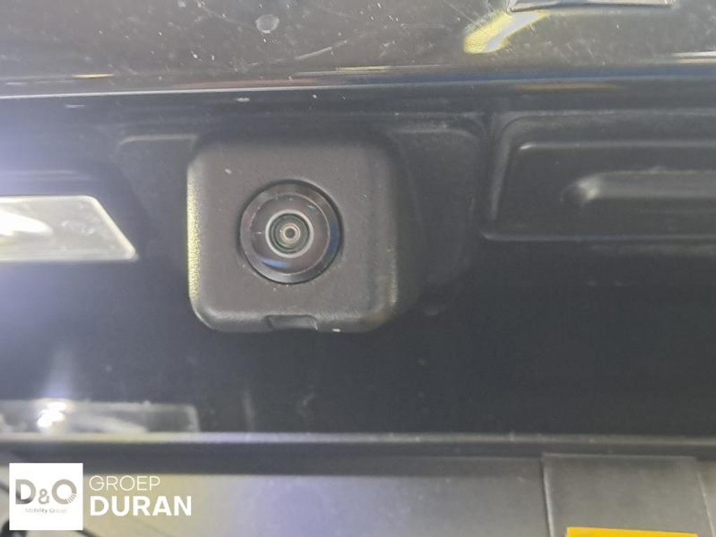 57389310-3.jpg